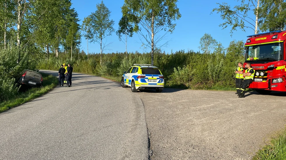 Räddningstjänsten var först på plats, men lämnade kort efter att polisen anlänt.