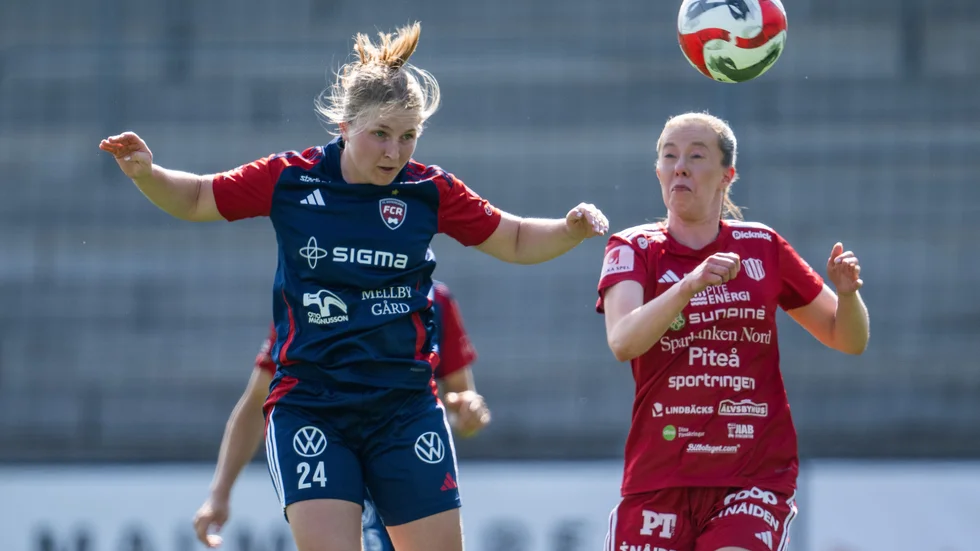 Emma Åström (till höger) avgjorde matchen borta mot Norrköping med sitt första allsvenska mål i 88:e minuten (Arkivbild)
