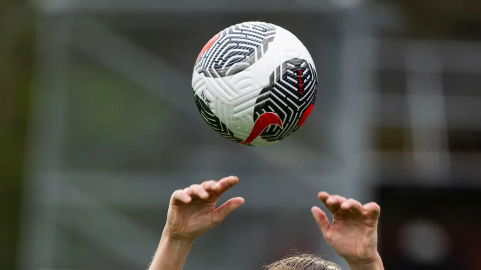 Fotbollsindustrin har blivit totalkommersialismens absoluta sopstation, menar krönikören Andreas Hoffsten.