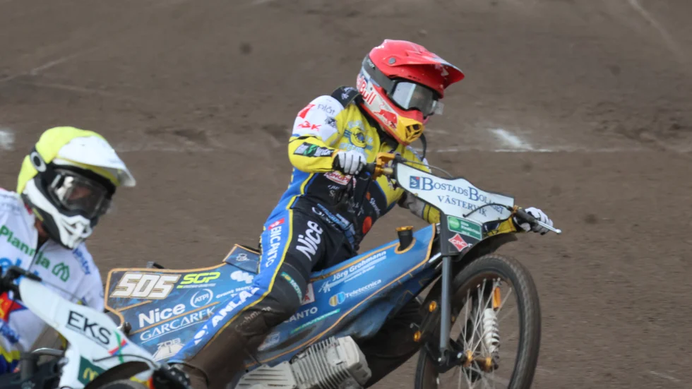 Väservik Speedways Robert Lambert kör om alla för tillfället. Britten har en suverän form och vann VM-guld i lag till Storbritannien i lördags.
