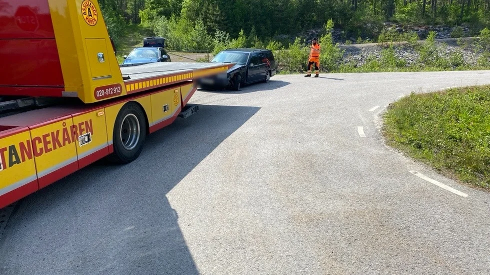 Trafikolycka med bil och minibuss på E22 söder om Gamleby.