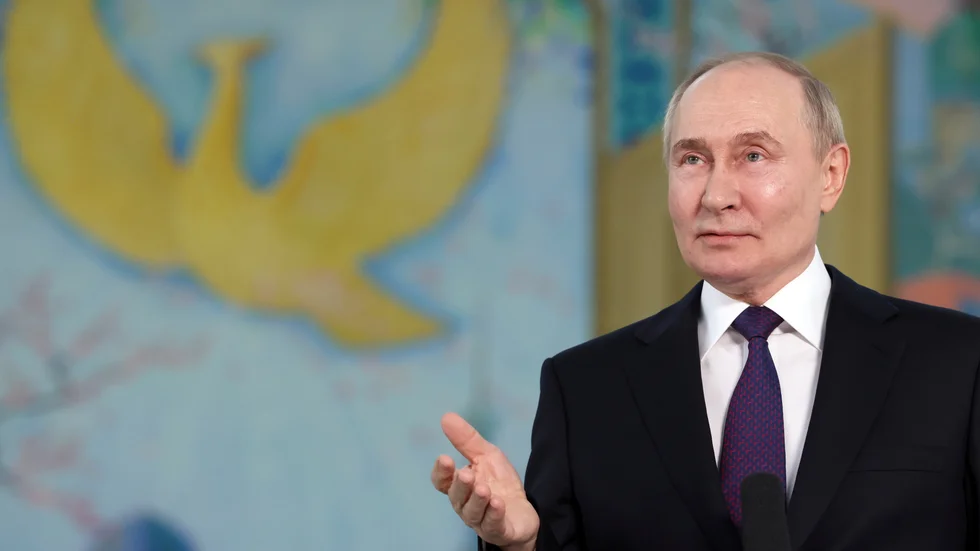 Rysslands president Vladimir Putin är på besök i Uzbekistan.