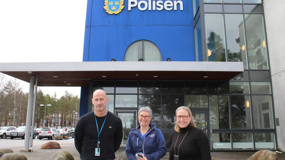 Polisen söker nu ett flertal nya utredare, och man behöver inte vara polis för att bli anställd. Det säger Niclas Juneskog, gruppchef grova brott, Susanne Hafström, gruppchef mängdbrott och Sandra Eriksson, gruppchef för brott i nära relation.