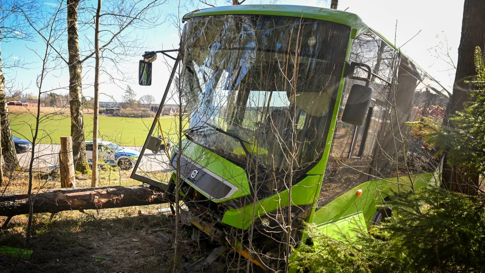 Bussolyckan utreds och polisen meddelar att det finns en misstänkt person i ärendet.