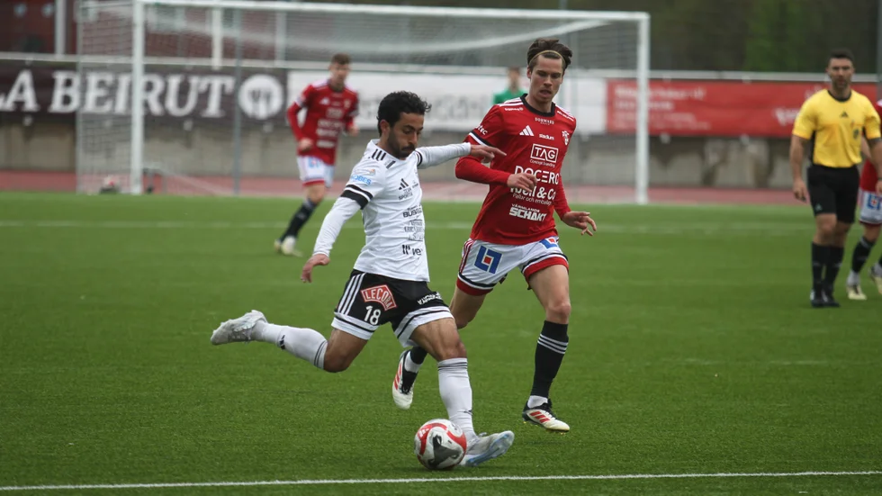 Motala AIF:s mittfältare Khaled Qasem gjorde två mål i första halvlek mot FBK Karlstad. Sedan avgjorde Granit Hana i andra halvlek. 4-3 var ett styrkebesked av Maif som hakar på i toppen.