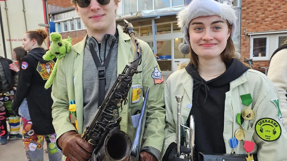 Simon Klaveness och Emma Stiger bjöd på musikalisk underhållning på Porsön. 