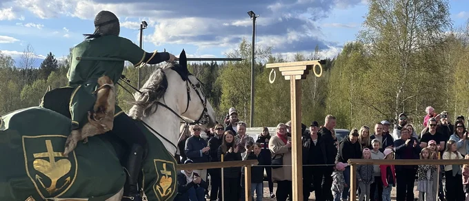Dags för valborgsfirande i Tjällmo – vi direktrapporterar
