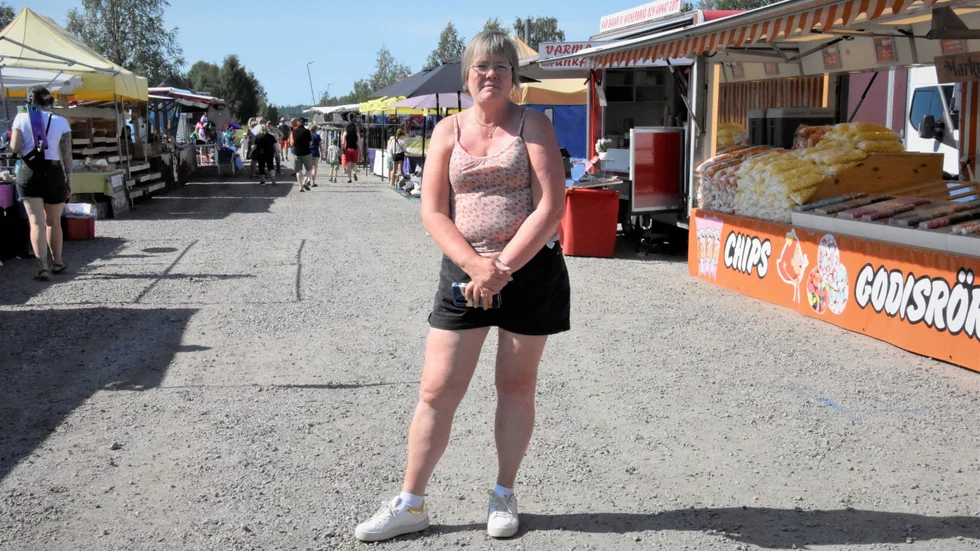 "Många tar semester och kommer upp hit", säger Yvonne Kangas som är knallansvarig och marknadsgeneral.