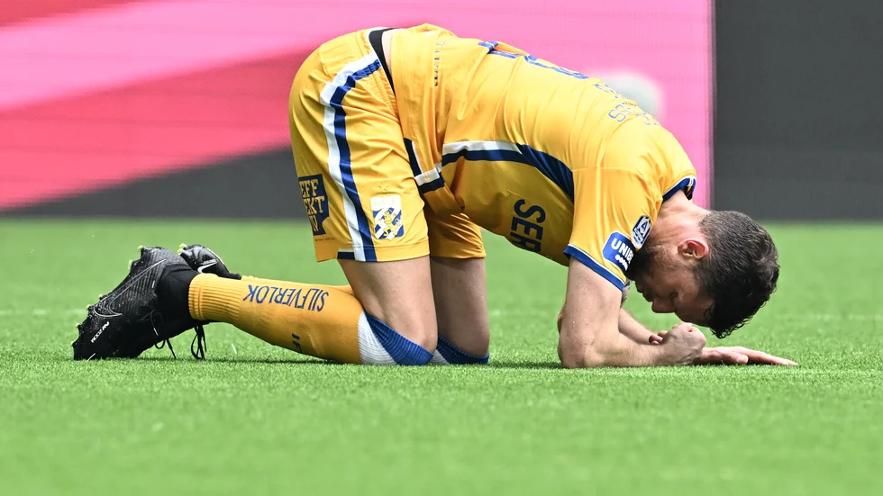 Nere för räkning. IFK Göteborgs lagkapten Marcus Berg och hans medspelare har det ytterst jobbigt just nu.