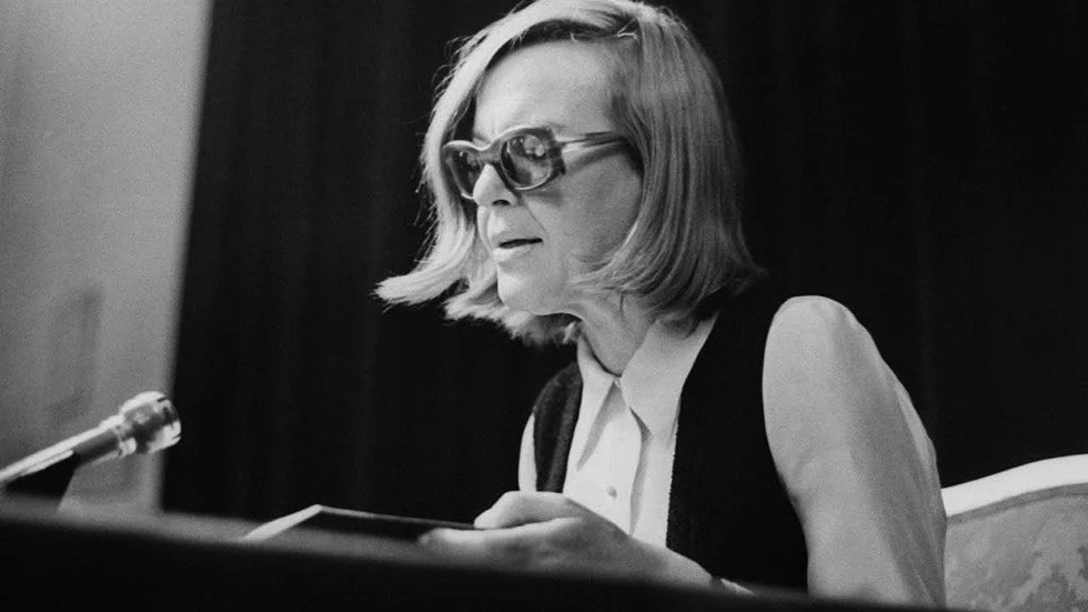 Ingeborg Bachmann (1926–1973) var en österrikisk författare, översättare och poet. Sedan tidigare finns bland annat romanen "Malina" och novellsamlingen "Simultan" översätta till svenska.