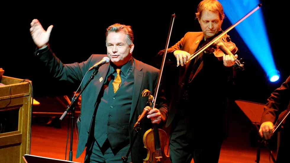 Svante Lindkvist roade publiken med skämt, sång och fiolspel under en konsert 2011. Arkivbild.