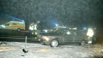 Det var dimmigt på platsen när bilarnakörde i diket. Bild: PETER JIGERSTRÖM