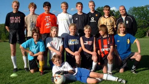 Sedan de var sju år har de nu 14-åriga killarna i Rimforsa IF sparat pengar för att kunna åka till Gothia cup.  Bild: CARL-JOHAN LARSSON