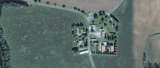 123 kvadratmeter stor äldre villa i Spångsholm, Mjölby såld till nya ägare