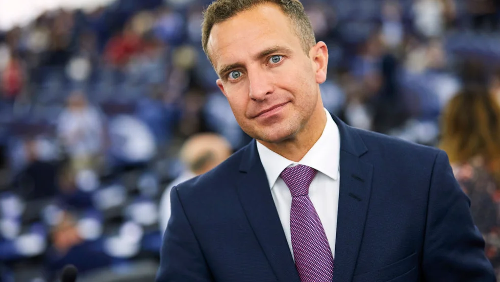 Tomas Tobé meddelar att Moderaterna i EU kommer att rösta emot vad regeringen önskar gällande ett kontroversiellt EU-förslag. Arkivbild.