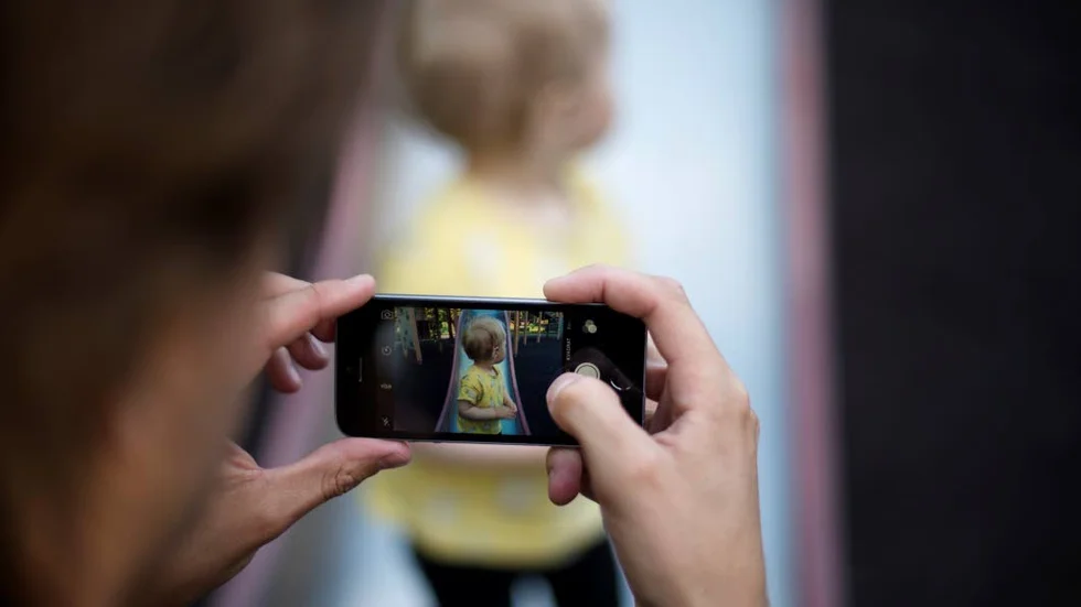 BORTA. Bilder kan försvinna ur en kraschad mobiltelefon, men minnena finns kvar.