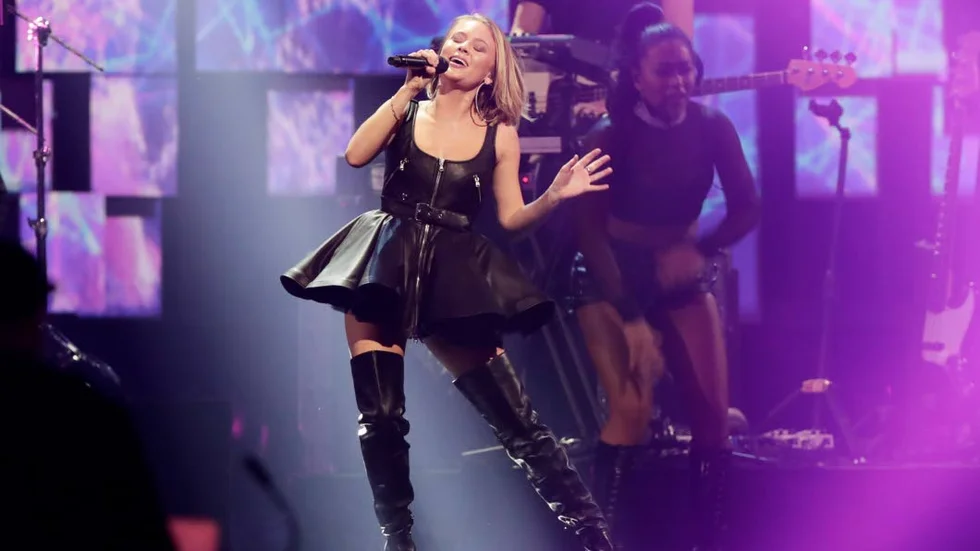 Fornebu  20171211
Zara Larsson på scenen under Nobels fredspriskonsert på Telenor Arena mandag kveld. Årets konsert holdes til ære for ICAN som jobber for forbud mot atomvåpen.
Foto: Lise Åserud Berit Roald / NTB scanpix
Foto: Berit Roald / NTB scanpix / TT / kod  20520