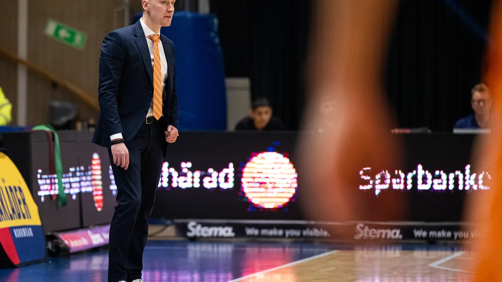 Mikko Riipinen var inte helt nöjd med insatsen i den andra finalen. Ändå var Dolphins nära. 