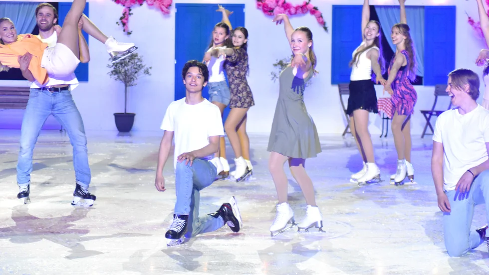 Högsta betyg ger Norran till ”Mamma Mia – Here We Skate Again”. Några ur AIK:s hockeyspelare från U16 förgyllde också showen.