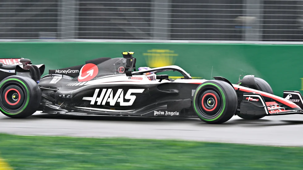 Nico Hülkenberg var näst snabbast, men straffades.