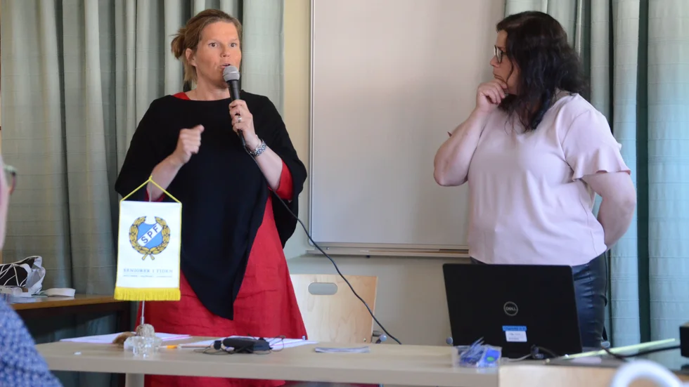 Charlotta Hannu Holmbom och Petra Öberg pratade tandvård på många olika plan i Jokkmokk.
