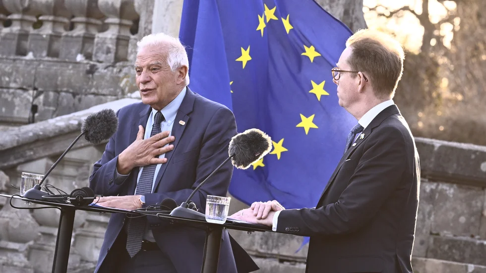 EU:s utrikesrepresentant Josep Borrell och Sveriges utrikesminister Tobias Billström (M) höll pressträff vid Steninge slott utanför Märsta.
