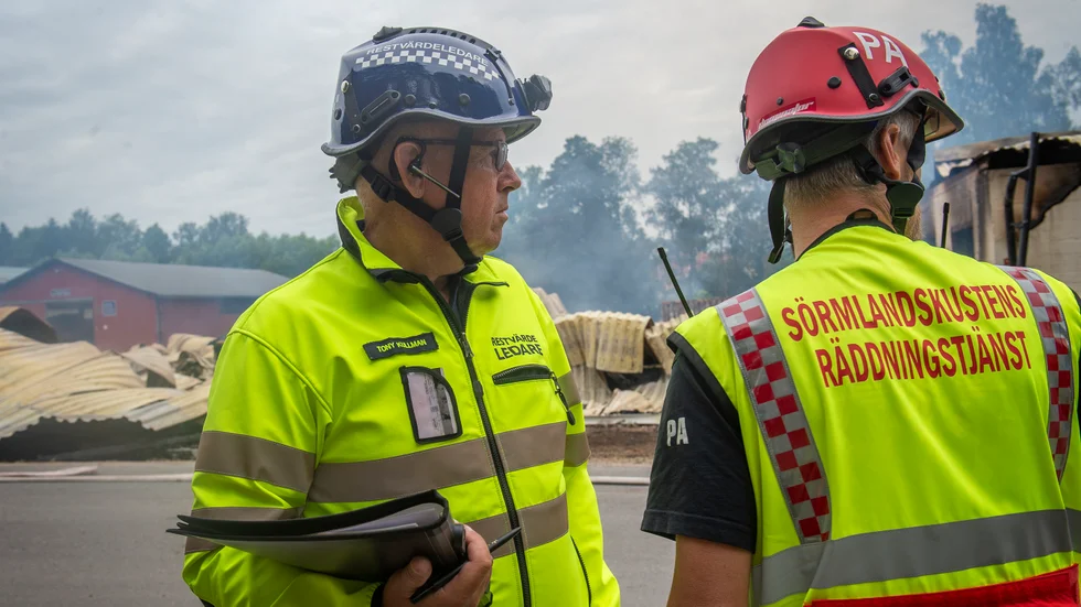 Restvärdeledare Tony Kullman samarbetar med bland annat räddningstjänsten för att få igång samhället igen efter en brand.