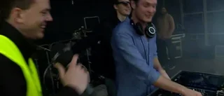 Här kickar dj:n igång festen