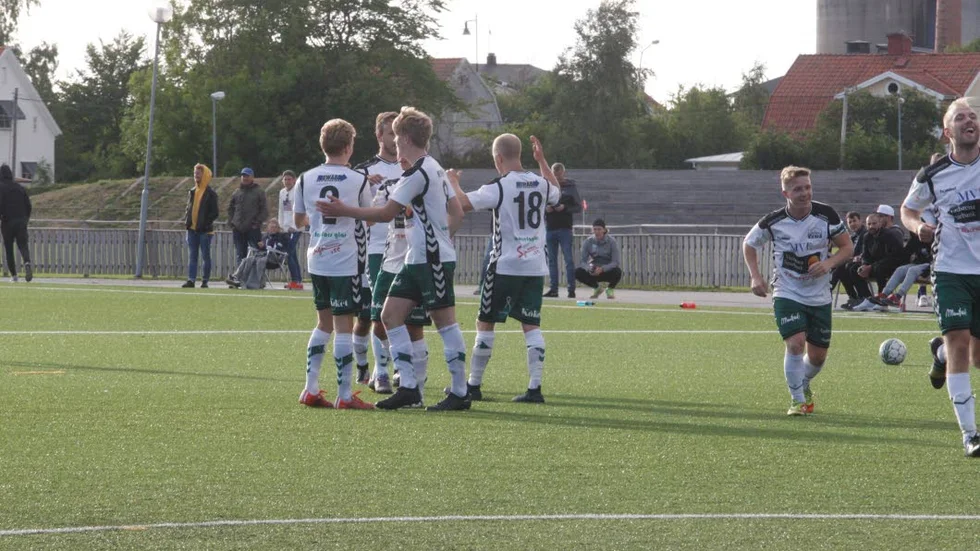 VADSTENASVIT. Giffarna har nu nio raka matcher utan förlust i herrfyran efter 2–2 borta mot Mjölby AI.