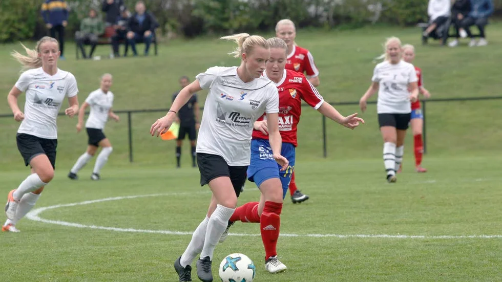 Mitt i kampen för nytt division 2-kontrakt står det klart att Borens IK ändrar i damtränarstaben till nästa säsong. På söndagen spelade laget 1–1 mot Tranås/Torpa.