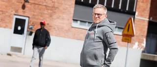 Kent, 62, blev vittne till knivdåden: "Då sprang de åt alla håll"