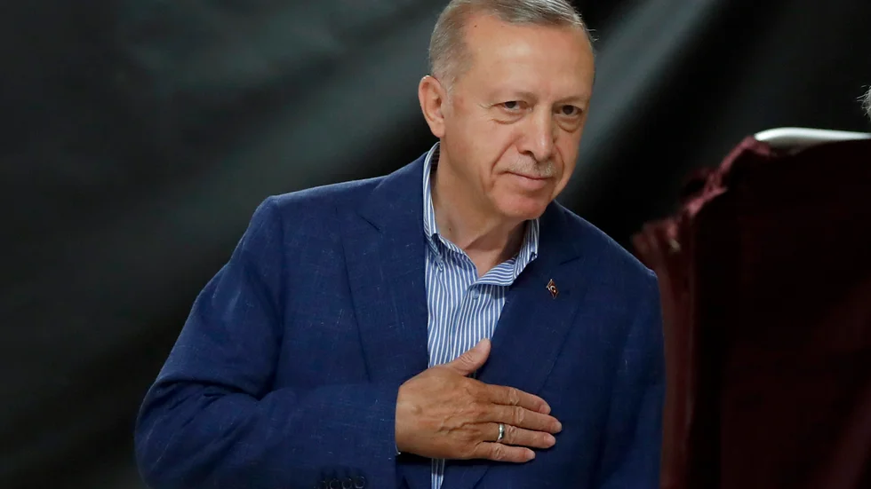 Den turkiska liran faller och har nu tappat 12 procent mot dollarn till en ny historisk bottennivå sedan Recep Tayyip Erdogan vann andra omgången i presidentvalet den 28 maj. Arkivbild