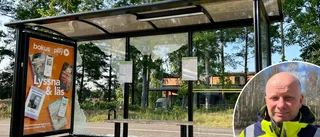Busskur nyss reparerad – då slogs den sönder igen