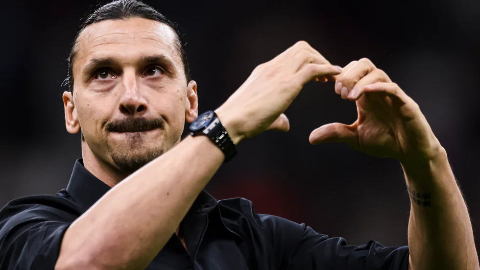 En rörd Zlatan meddelade att fotbollskarriären är över.