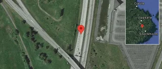 Lastbil stillastående på E4 - helt stopp i ett körfält