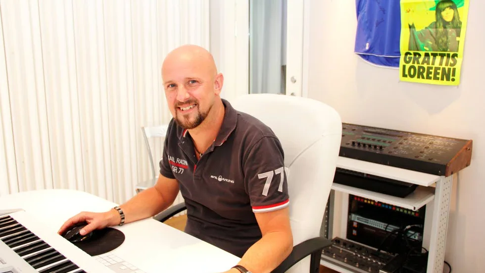 . Peter Boström är envis och aldrig nöjd med det han gör. Här hemma i hans studio i Bålsta skrev de Euphoria.