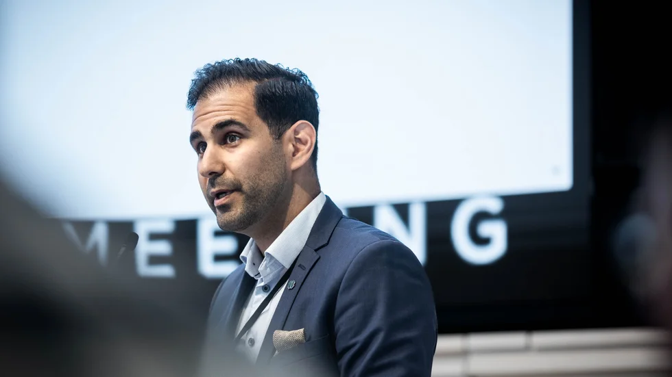 Ehsan Nasari (C) efterlyser stora satsningar på skola och socialtjänst.