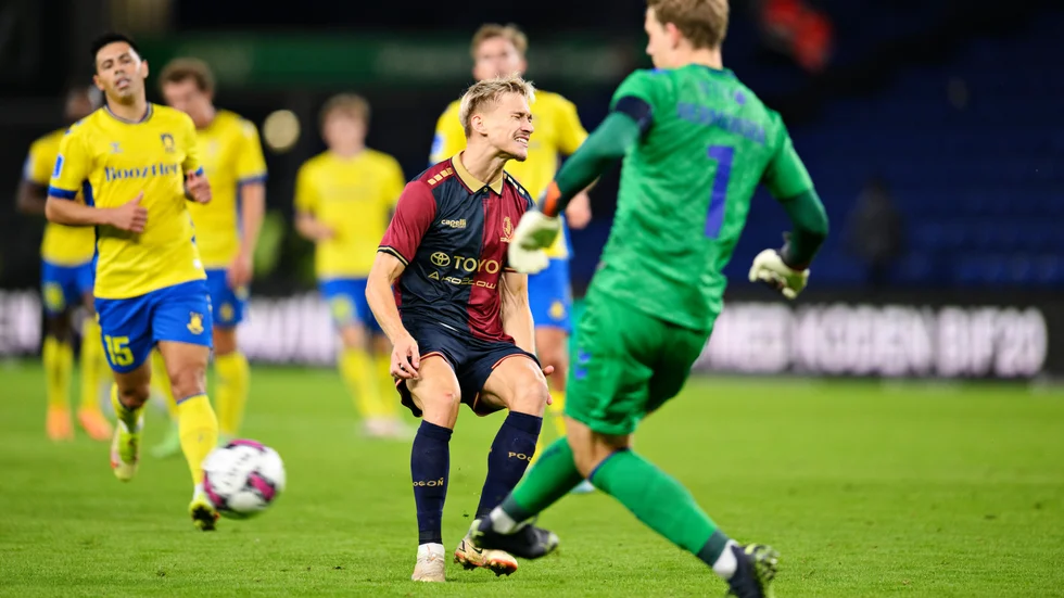 Pontus Almqvist under kvalmatch med sin polska klubb Pogon Szczecin. Under söndagen blev han målskytt i sin första match från start.