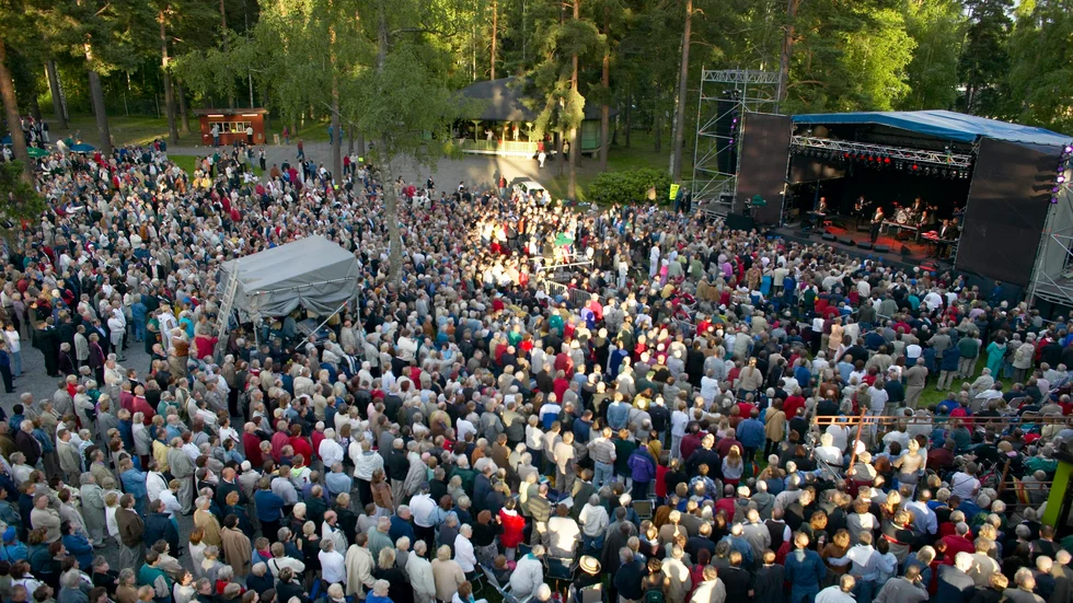 Bandet Vikingarna. Men är det en konsert eller en dansbandstillställning?
