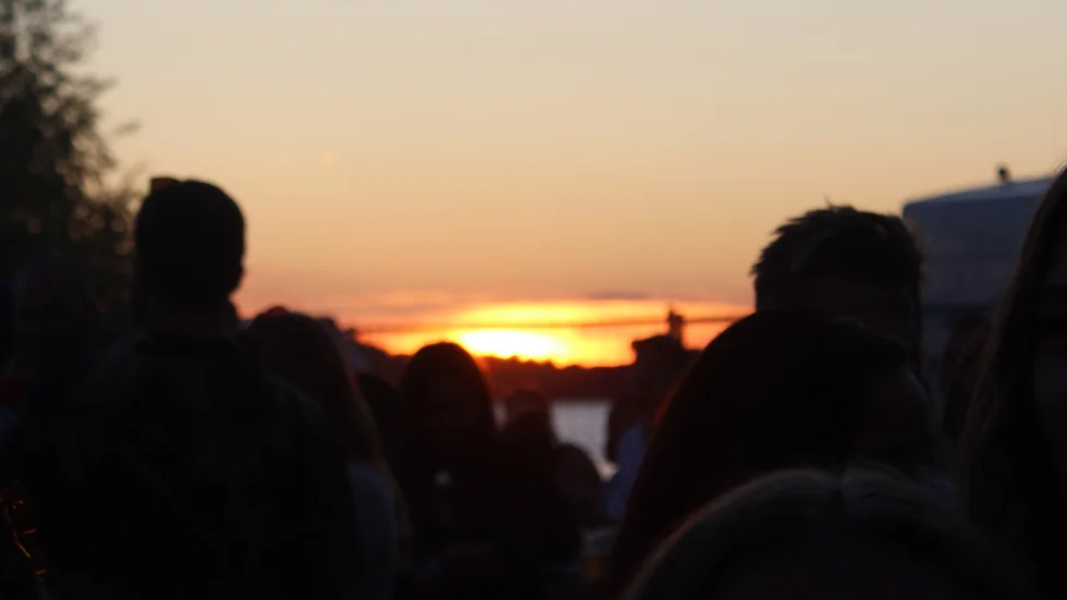 En 20-åring omhändertogs av polis under Löga Beach Party, och misstänks nu för ringa narkotikabrott.