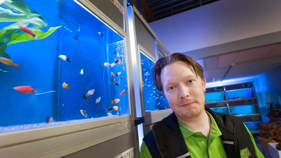 Intresset för den nya Arken zoo-butiken har varit stort, berättar Robert Karlsson, som jobbar i butiken. Våra öppningsrabatter har naturligtvis spelat in, medger han.
