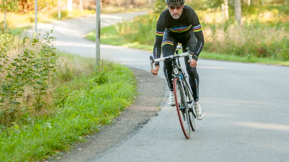 Roberto Vacchi la sin egen cykelkarriär på hyllan för många år sedan. I dag kommenterar han stora cykeltävlingar på tv och cyklar själv uppåt 1 000 mil om året.