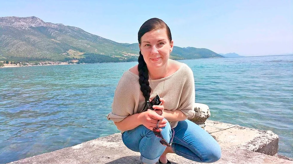 Rebecca tog sitt liv för ett år sedan. Hennes mamma Katarina Jerlin lever med sorgen och är kritisk mot den vård dottern fick.