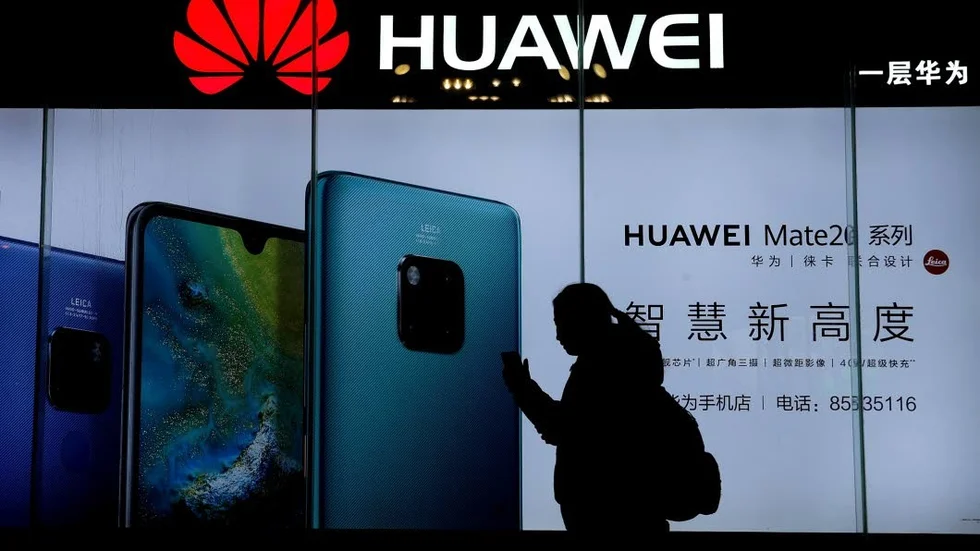 Huawei är en nyckelspelare i utbyggnaden av den kinesiska statens massövervakning av befolkningen. Ändå säljer sig svenska kändisar till att marknadsföra dess produkter.