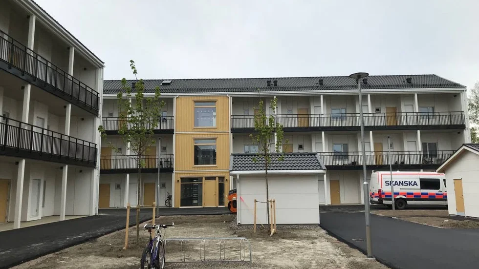 Här på aktervägen 4 vid Brandholmen står ett boende nästan klart för 12 personer. Sammanlagt står 25 nya platser snart klara.