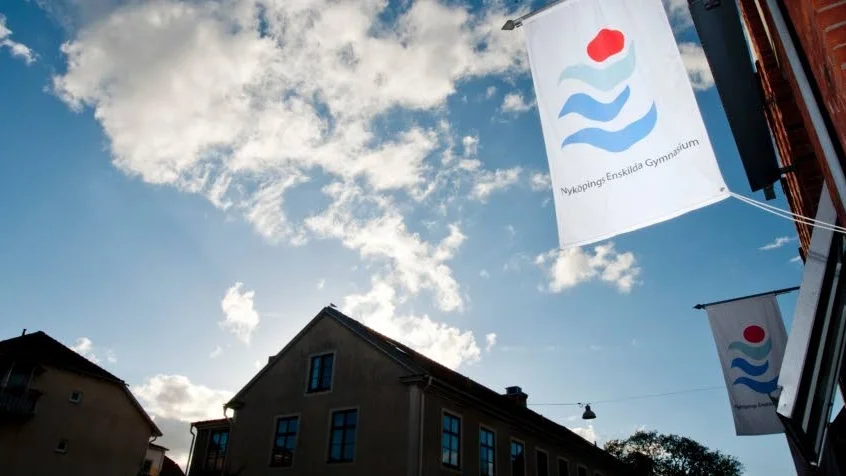 Bolaget bakom Nyköpings Enskilda har drivit tvister mot Nyköpings kommun sedan 2010. Efter senaste domen ger de upp försöken att få klarhet i hur kommunen beräknar elevernas skolpeng.