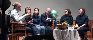Ungdomar i klimatdebatt med kommunalrådet