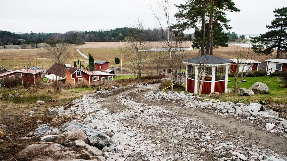 Efter beskedet att samtliga fastighetsägare i Brannebol får tillbaka avgiften för särtaxa, vill fyra fastighetsägare i Horn att Nyköpings kommun omprövar särtaxan även för Hornsborna. Bilden är tagen i samband med grävarbetet för VA-ledningen i Horn.