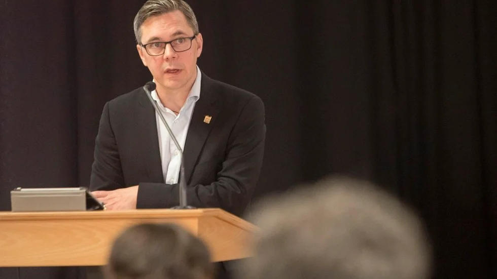 Bildningsnämndens Johan Söderberg (S) bör inte använda Lärarförbundets skolrankning som ett mätverktyg för Katrineholms skolor.