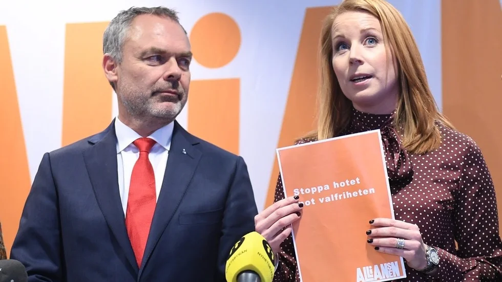 Det ligger i regeringens intresse att Jan Björklund (L) och Annie Lööf (C) fortsätter att fördöma Sverigedemokraterna. Det försvagar möjligheterna att driva borgerlig politik, skriver Jan Carle. FOTO: FREDRIK SANDBERG/TT
